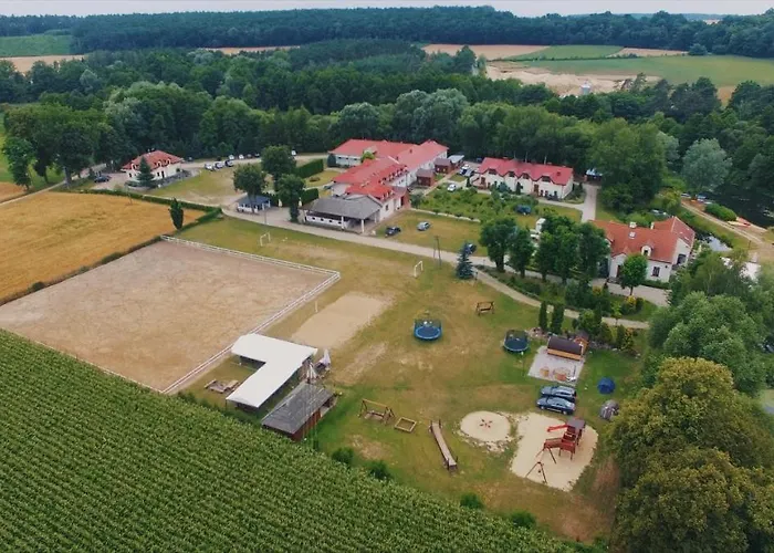 Ośrodek Rekreacyjno - Szkoleniowy Ośrodek wypoczynkowy *