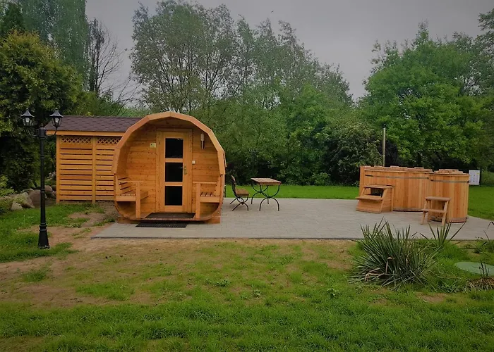 Ośrodek Rekreacyjno - Szkoleniowy Ośrodek wypoczynkowy *